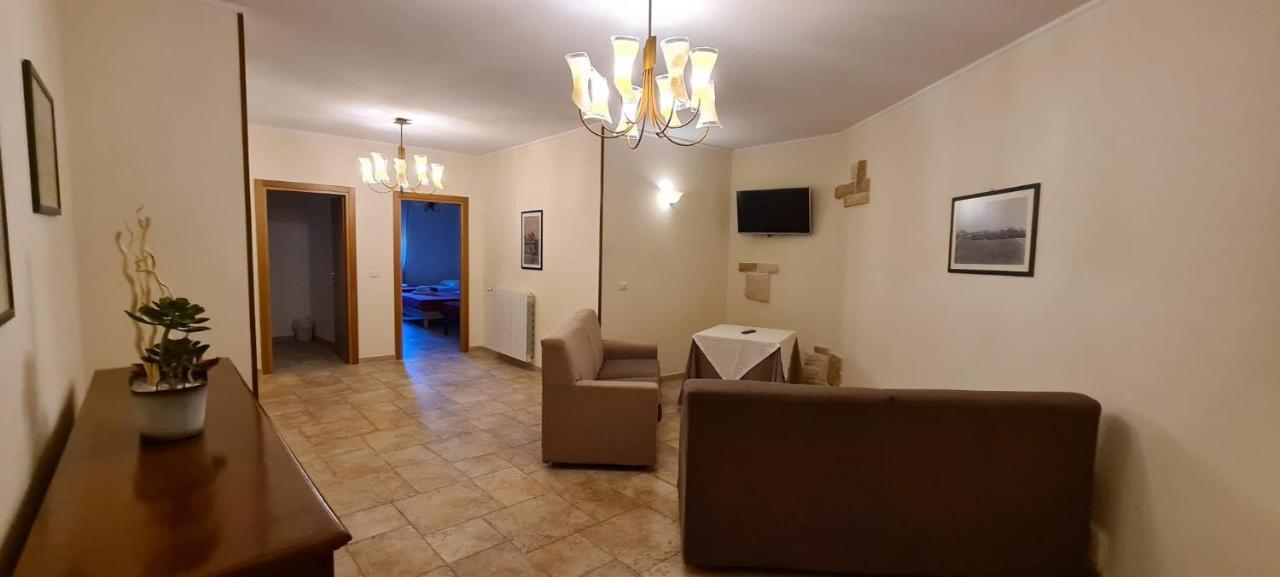 Bed And Breakfast La Terrazza ชิสแตร์นีโน ภายนอก รูปภาพ