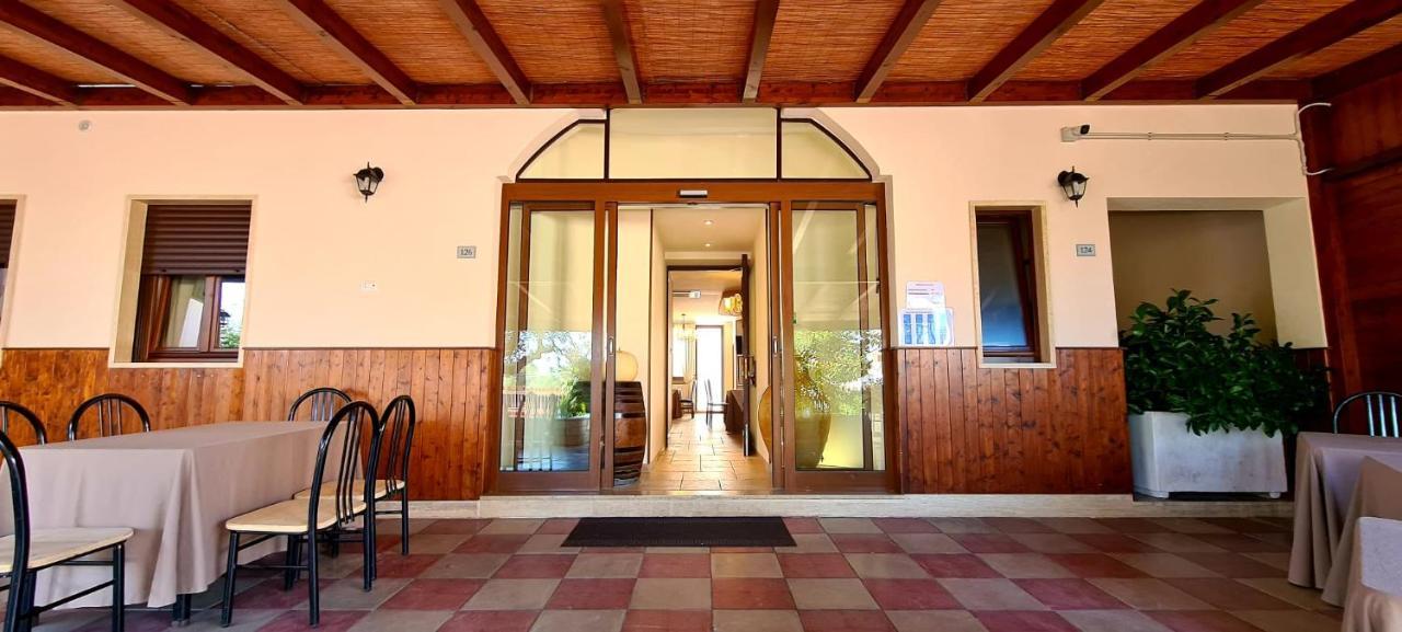 Bed And Breakfast La Terrazza ชิสแตร์นีโน ภายนอก รูปภาพ