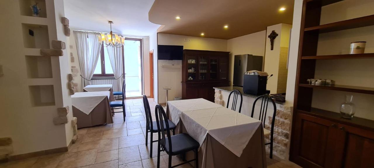 Bed And Breakfast La Terrazza ชิสแตร์นีโน ภายนอก รูปภาพ